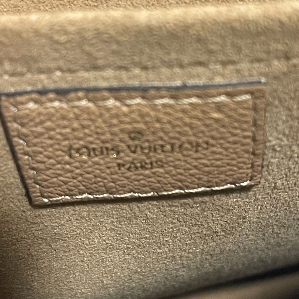 Louis Vuitton Monogram Canvas Shoulder Bag with Beige Pocket - Picture 7 of 11